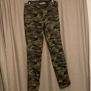 Camo skinny jeans